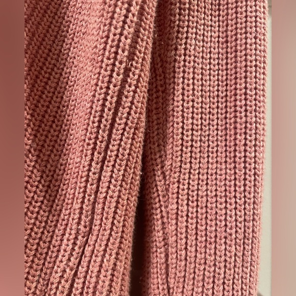 Rachel Zoe Cozy Pink V-Neck Tortoise Shell Button Sweater - Picture 3 of 4